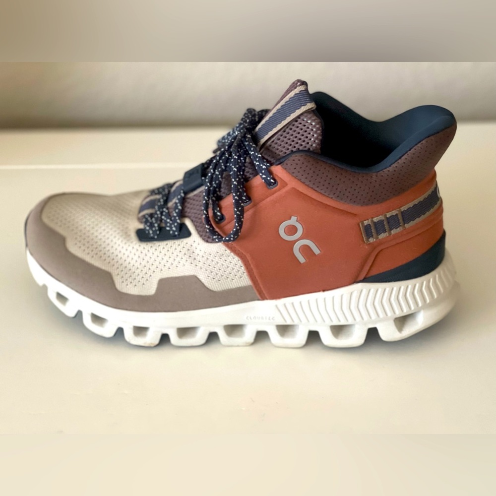 LIKE NEW~On Cloud Hi Edge Pecan/Clay